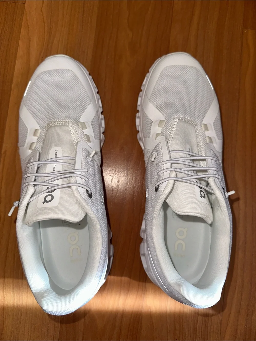 On Women’s Cloud 6  Lightweight Sneakers - Picture 2 of 4